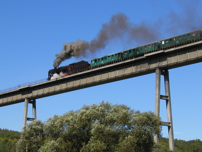 Šlechtična 475.101 na ivančickém viaduktu